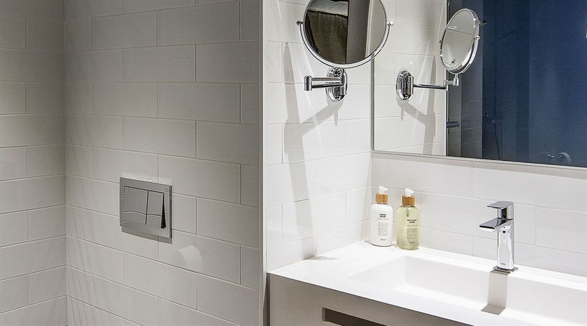 Imagen de la habitación del Hotel Yurbban Trafalgar. Foto 6