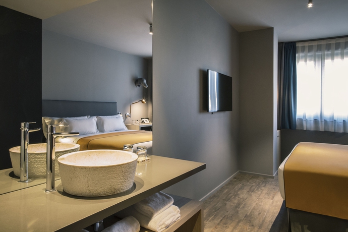 Imagen de la habitación del Hotel Yurbban Trafalgar. Foto 11