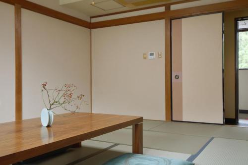 Imagen de la habitación del Hotel Yutoriro Bandai Atami. Foto 9
