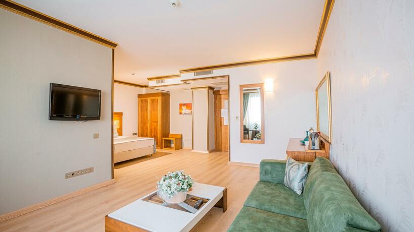 Imagen general del Hotel Y&uuml;cesoy Liva Spa & Convention Center Mersin. Foto 87