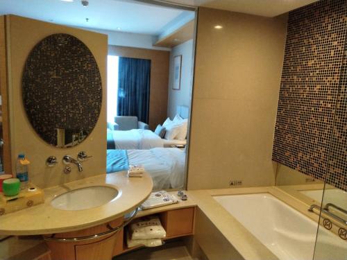 Imagen de la habitación del Hotel Yuyao Yonghegong. Foto 6