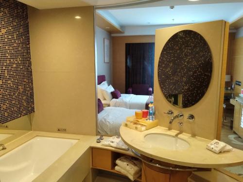 Imagen de la habitación del Hotel Yuyao Yonghegong. Foto 8
