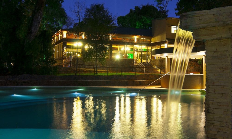 Imagen de la piscina del Hotel Yvy De Selva. Foto 11