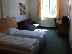 Imagen general del Hotel ZACH. Foto 7