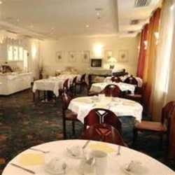 Imagen del bar/restaurante del Hotel ZACH. Foto 17