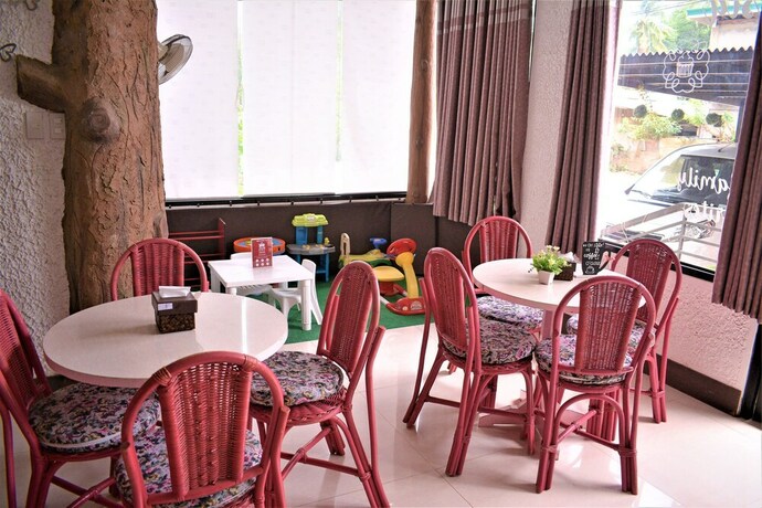 Imagen del bar/restaurante del Hotel ZEN Rooms B.M. Road. Foto 3