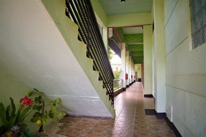 Imagen de los interiores del Hotel ZEN Rooms B.M. Road. Foto 13