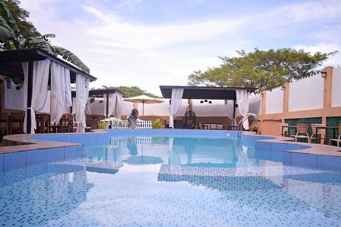 Imagen de la piscina del Hotel ZEN Rooms B.M. Road. Foto 19