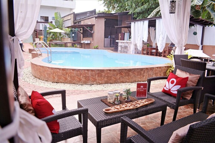 Imagen de la piscina del Hotel ZEN Rooms B.M. Road. Foto 20