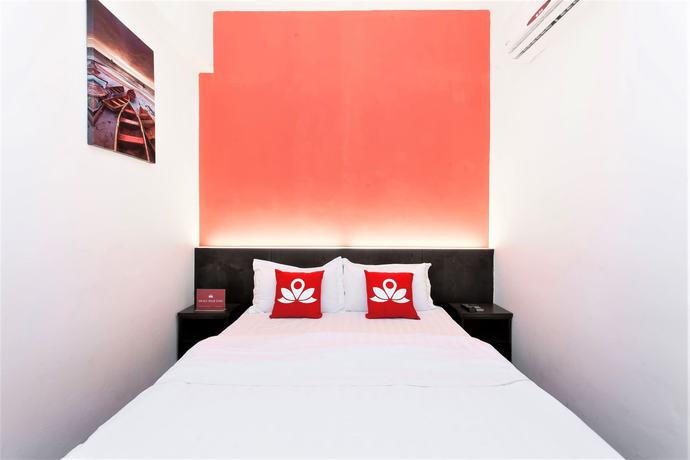 Imagen de los interiores del Hotel ZEN Rooms Basic Near KTM Sentul. Foto 14