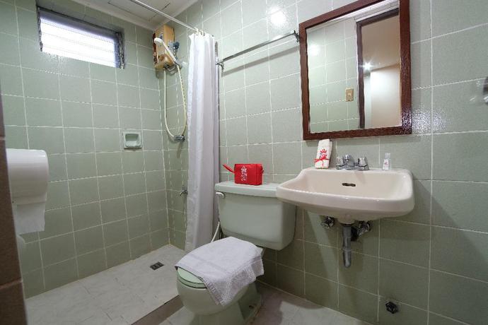 Imagen general del Hotel ZEN Rooms Basic Quezon V Mapa. Foto 4