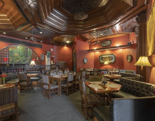 Imagen del bar/restaurante del Hotel ZEN Rooms Camelot Hotel QC. Foto 4