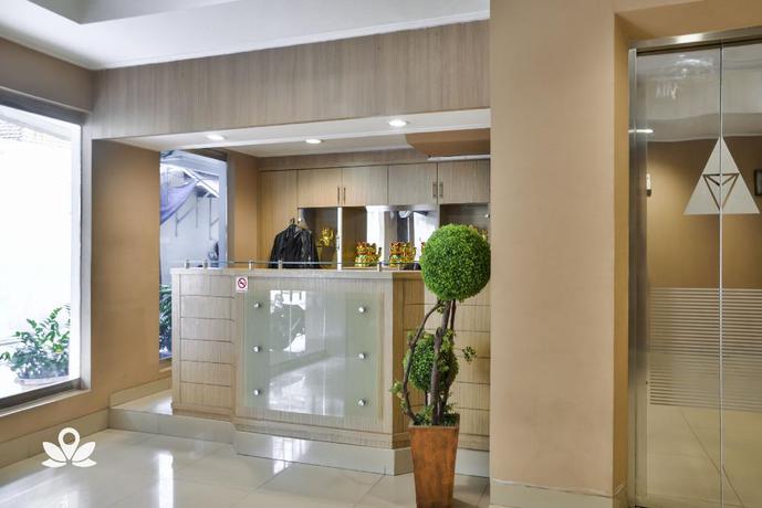 Imagen de los interiores del Hotel ZEN Rooms Mangga Besar 8. Foto 8