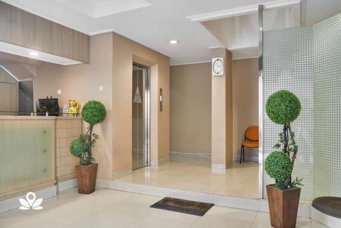 Imagen de los interiores del Hotel ZEN Rooms Mangga Besar 8. Foto 9