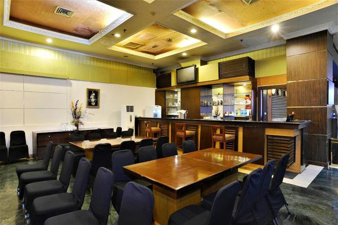 Imagen del bar/restaurante del Hotel ZEN Rooms Near Grand Indonesia Mall. Foto 5