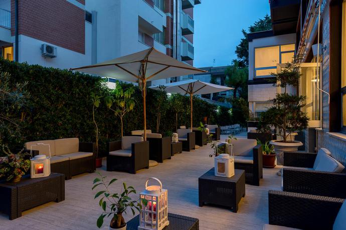 Imagen de los exteriores del Hotel ZENIT HOTEL. Foto 13