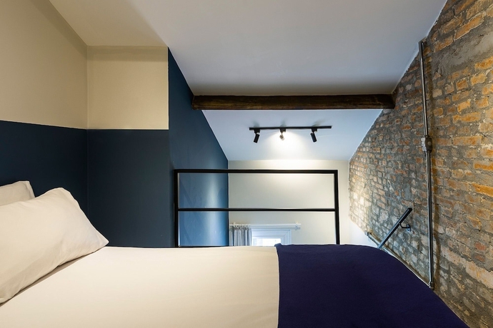 Imagen de la habitación del Hotel ZEST Pedroso. Foto 10