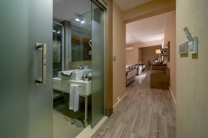 Imagen de la habitación del Hotel ZEYBEK. Foto 3