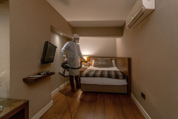 Imagen de la habitación del Hotel ZEYBEK. Foto 4