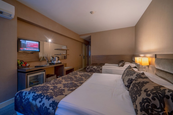 Imagen de la habitación del Hotel ZEYBEK. Foto 5