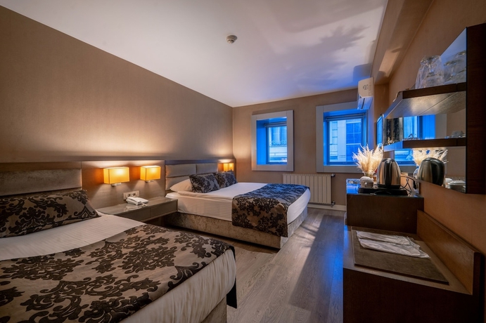 Imagen de la habitación del Hotel ZEYBEK. Foto 8