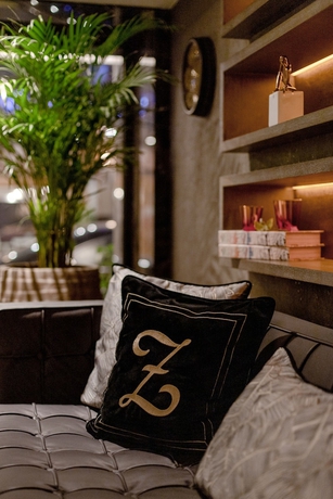 Imagen de los interiores del Hotel ZEYBEK. Foto 14