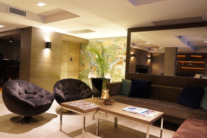 Imagen de los interiores del Hotel ZEYBEK. Foto 18