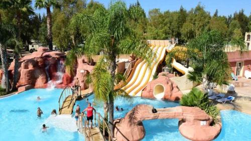Imagen general del Hotel ZEcamping anim&eacute; 500m plage parc aquatique locatif TV clim. Foto 1