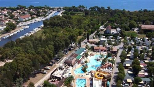 Imagen general del Hotel ZEcamping anim&eacute; 500m plage parc aquatique locatif TV clim. Foto 12
