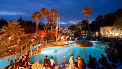 Imagen general del Hotel ZEcamping anim&eacute; 500m plage parc aquatique locatif TV clim. Foto 14