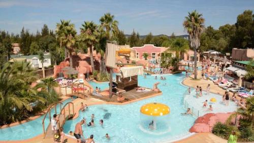 Imagen general del Hotel ZEcamping anim&eacute; 500m plage parc aquatique locatif TV clim. Foto 15