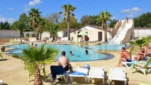 Imagen general del Hotel ZEcamping piscine &agrave; 4km de la plage pet friendly club enfant. Foto 2