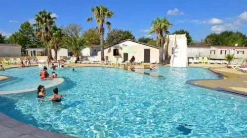 Imagen general del Hotel ZEcamping piscine &agrave; 4km de la plage pet friendly club enfant. Foto 8