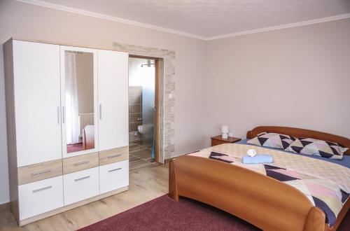 Imagen de la habitación del Hotel ZRINSKI. Foto 3