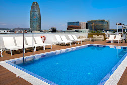 Imagen de la piscina del Hotel ZT The Golden Barcelona. Foto 22