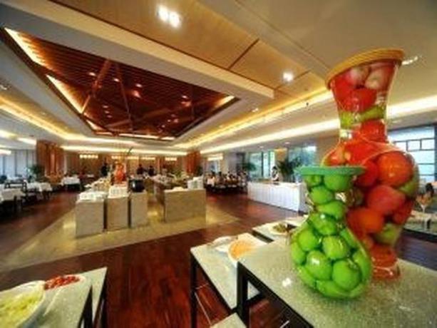 Imagen del bar/restaurante del Hotel ZTG Resort Thousand-island Lake. Foto 2