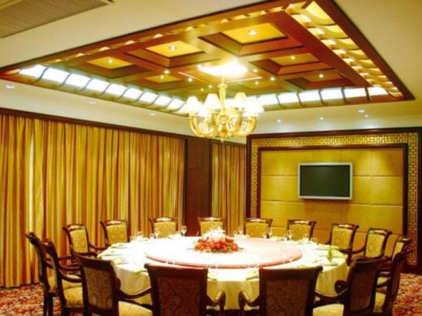 Imagen del bar/restaurante del Hotel ZTG Resort Thousand-island Lake. Foto 3