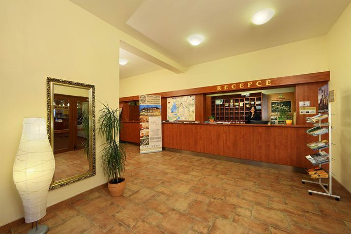 Imagen del bar/restaurante del Hotel Z&aacute;vi&scaron; Z Falken&scaron;tejna, Hluboka Nad Vltavou. Foto 4