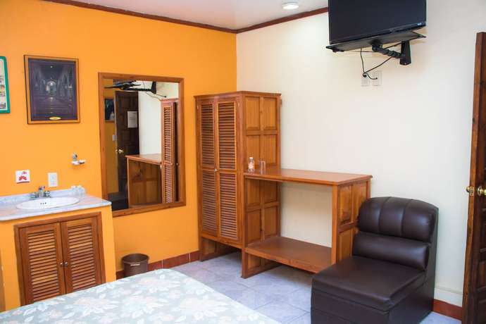 Imagen de la habitación del Hotel Zacatl&aacute;n. Foto 13