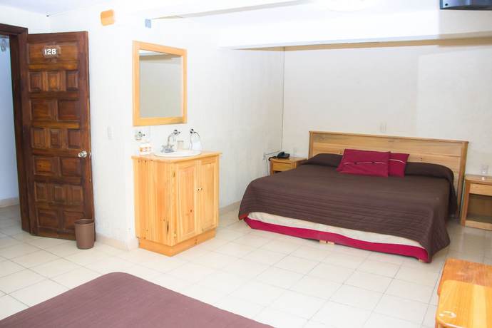 Imagen de la habitación del Hotel Zacatl&aacute;n. Foto 17