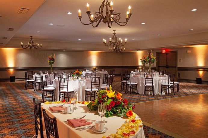 Imagen de los exteriores del Hotel Zachari Dunes On Mandalay Beach, Curio Collection By Hilton. Foto 6