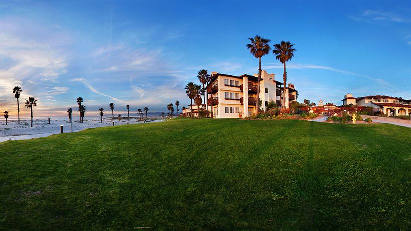 Imagen de los exteriores del Hotel Zachari Dunes On Mandalay Beach, Curio Collection By Hilton. Foto 10