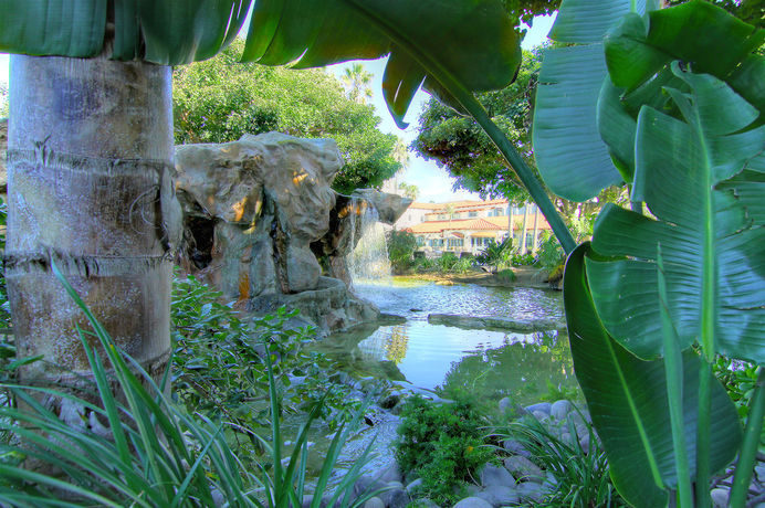Imagen de los interiores del Hotel Zachari Dunes On Mandalay Beach, Curio Collection By Hilton. Foto 14