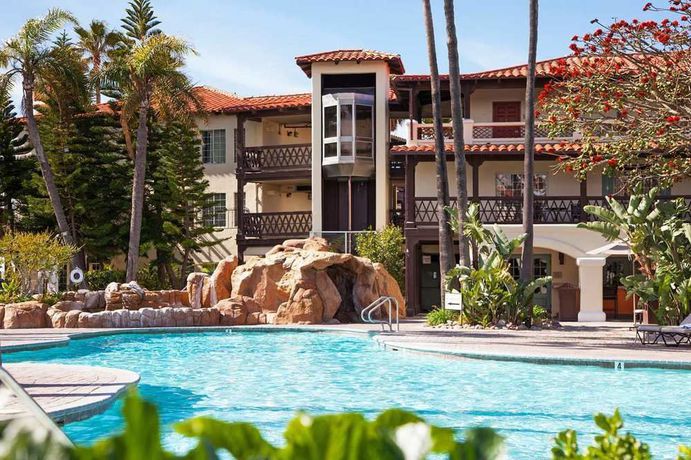 Imagen de los interiores del Hotel Zachari Dunes On Mandalay Beach, Curio Collection By Hilton. Foto 15