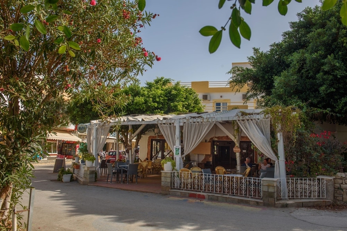 Imagen de los exteriores del Hotel Zafiria, Matala. Foto 14