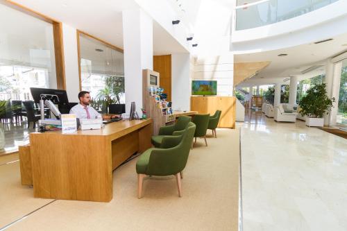 Imagen general del Hotel Zafiro Alzina Mar. Foto 11