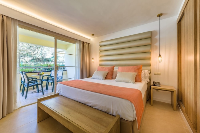 Imagen de la habitación del Hotel Zafiro Cala Mesquida. Foto 2