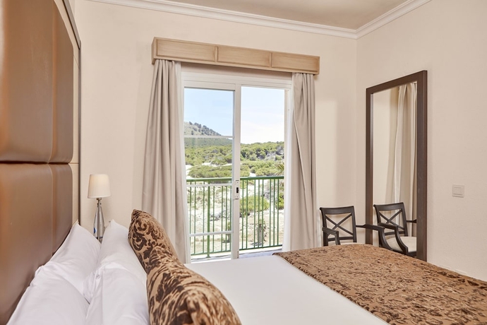Imagen de la habitación del Hotel Zafiro Cala Mesquida. Foto 7
