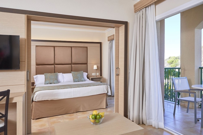 Imagen de la habitación del Hotel Zafiro Cala Mesquida. Foto 9