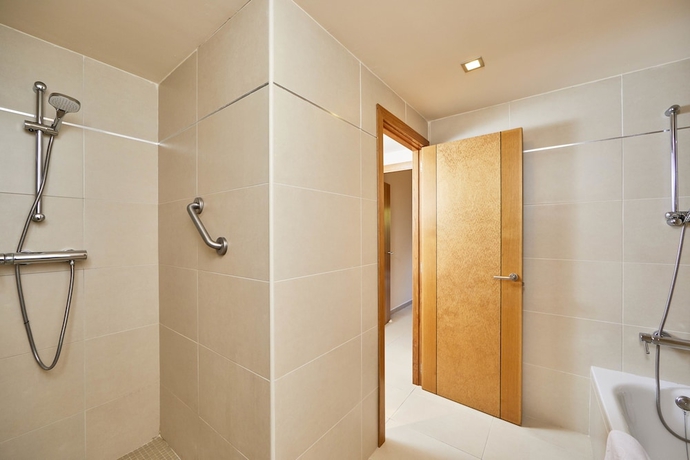 Imagen de la habitación del Hotel Zafiro Cala Mesquida. Foto 15